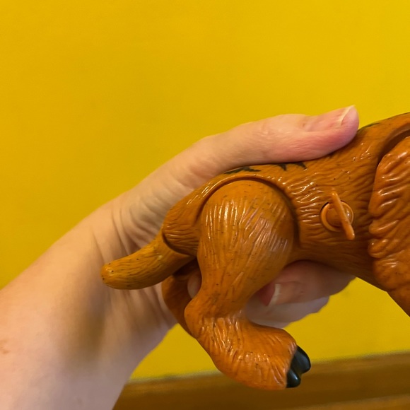 🐇 Saber Tooth Tiger walks after being winded up!  Watch the video! Mattel, Inc. - Picture 7 of 10